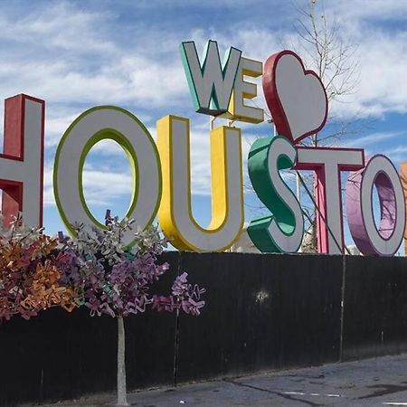 Skyline Views - Sleeps 10 Home Near Downtown Houston Bagian luar foto