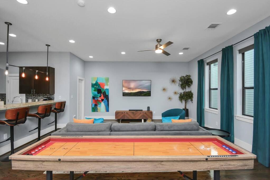 Skyline Views - Sleeps 10 Home Near Downtown Houston Bagian luar foto