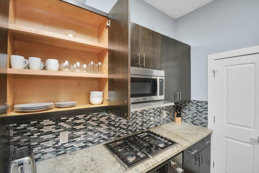 Skyline Views - Sleeps 10 Home Near Downtown Houston Bagian luar foto