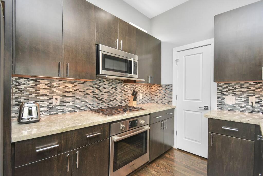 Skyline Views - Sleeps 10 Home Near Downtown Houston Bagian luar foto