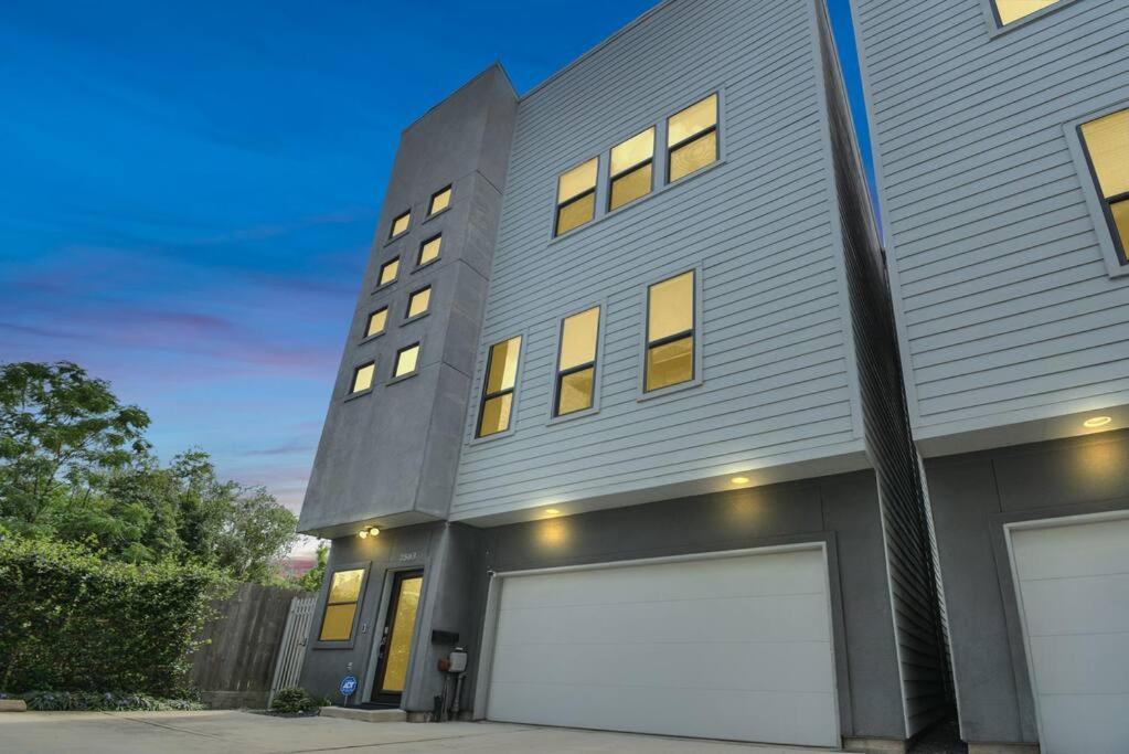 Skyline Views - Sleeps 10 Home Near Downtown Houston Bagian luar foto