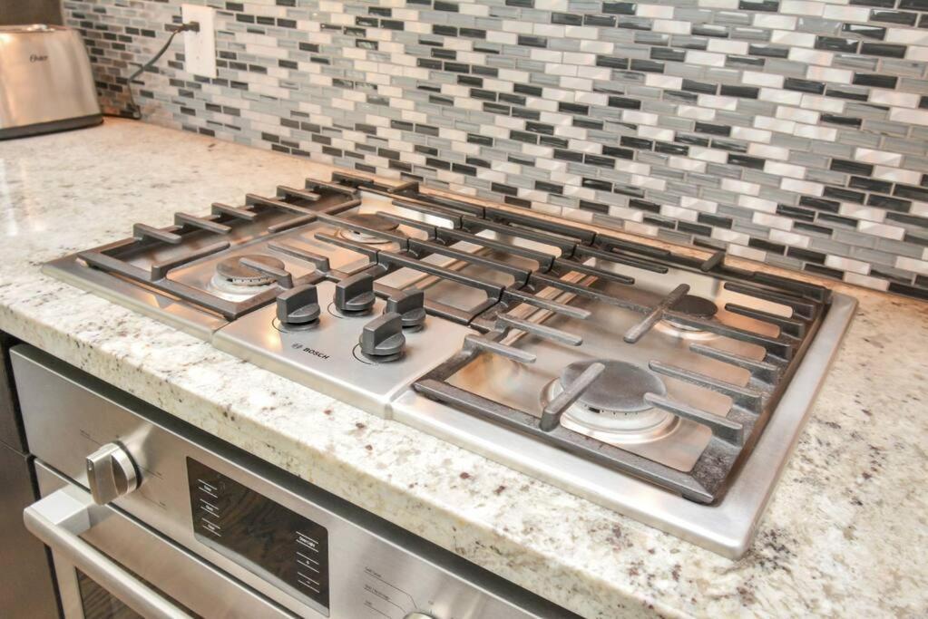 Skyline Views - Sleeps 10 Home Near Downtown Houston Bagian luar foto