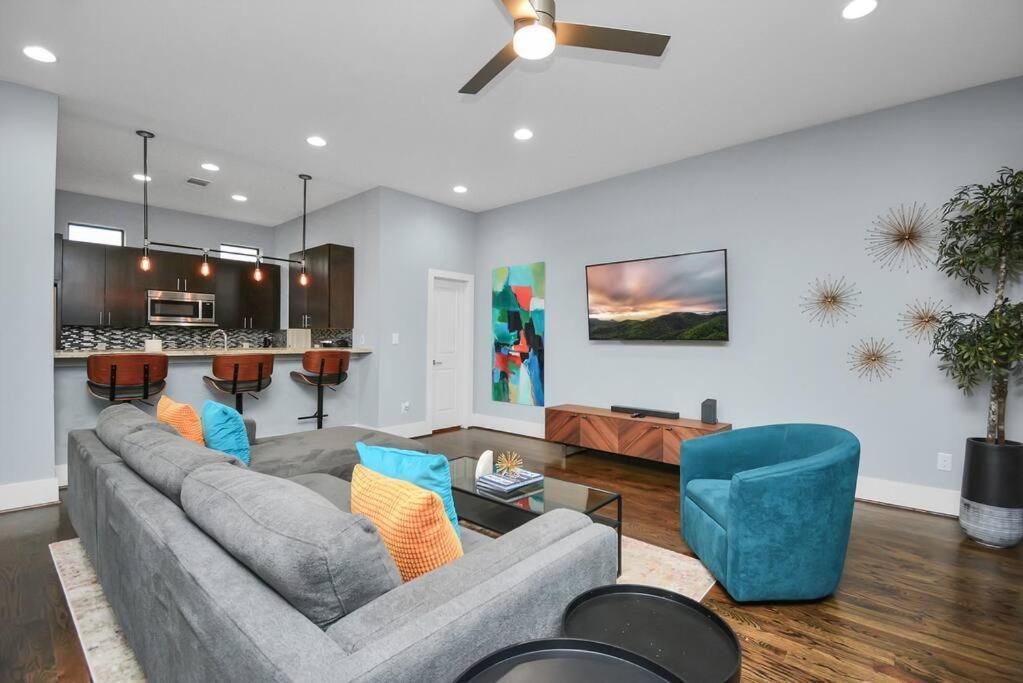 Skyline Views - Sleeps 10 Home Near Downtown Houston Bagian luar foto
