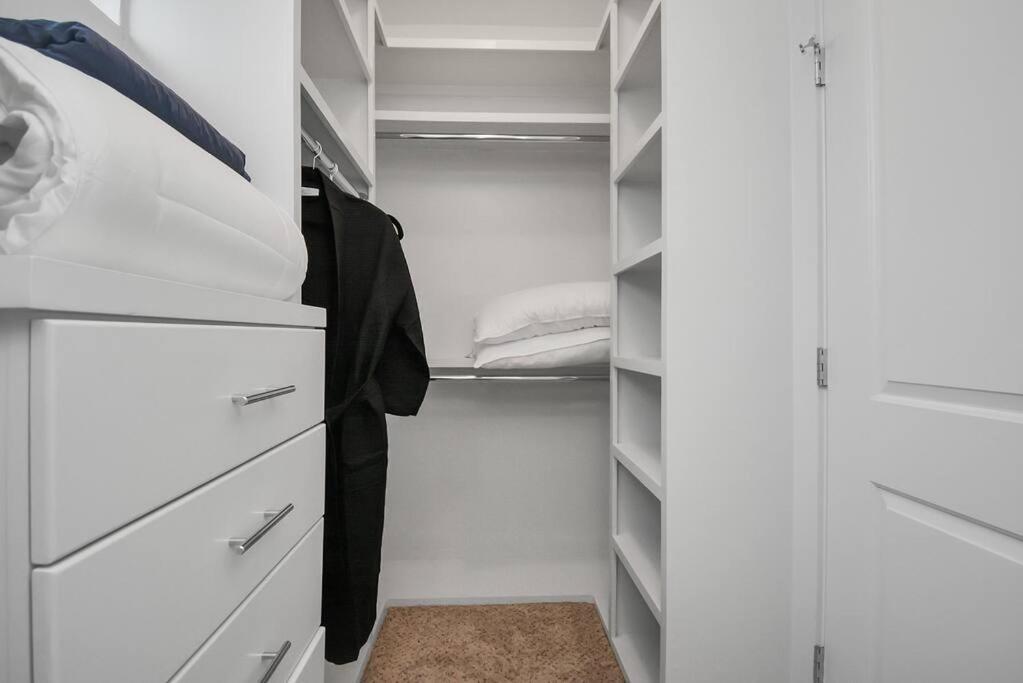 Skyline Views - Sleeps 10 Home Near Downtown Houston Bagian luar foto