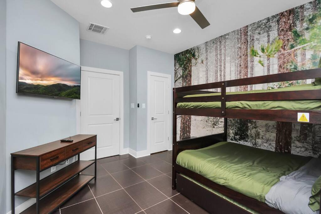 Skyline Views - Sleeps 10 Home Near Downtown Houston Bagian luar foto